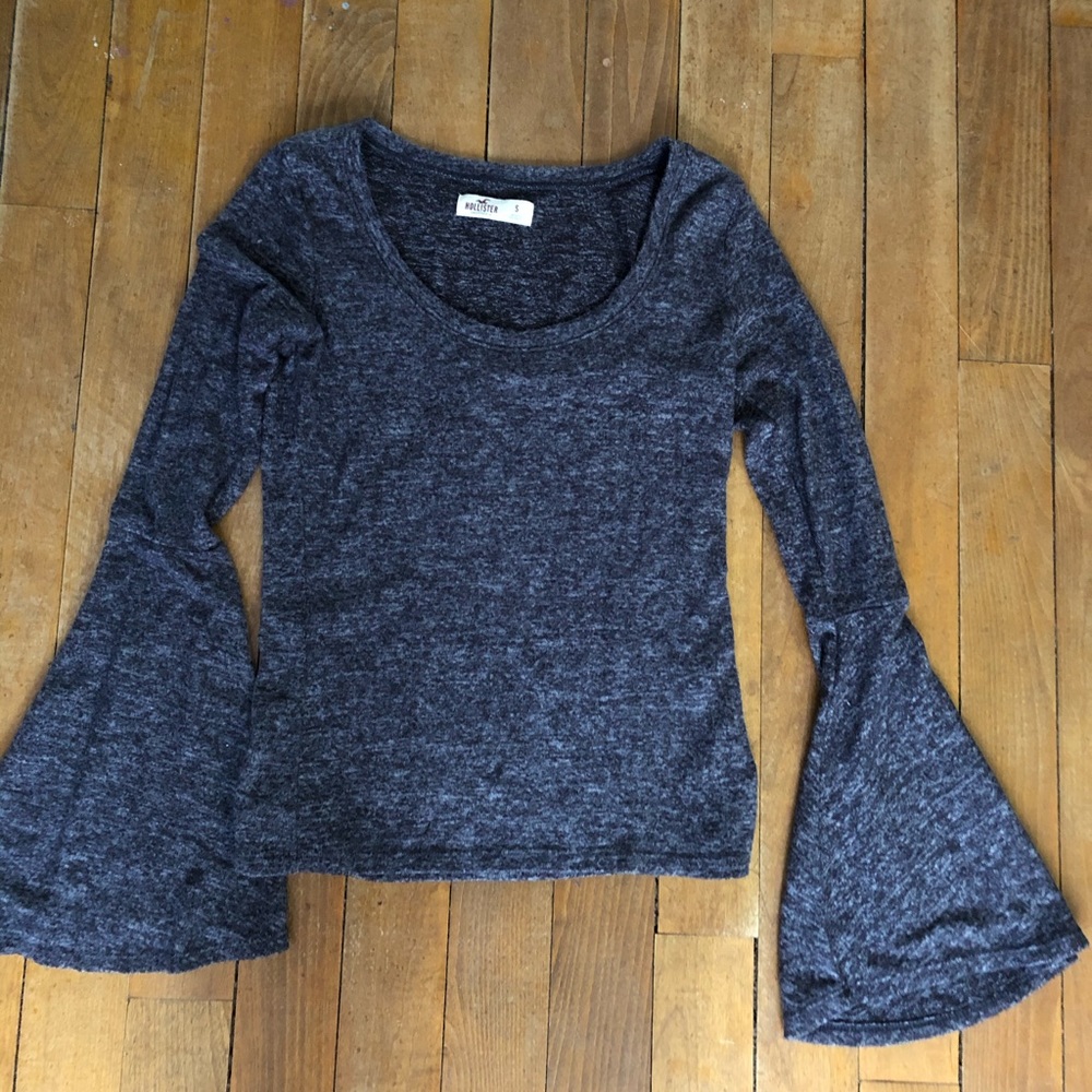 Bell sleeve long sleeve
